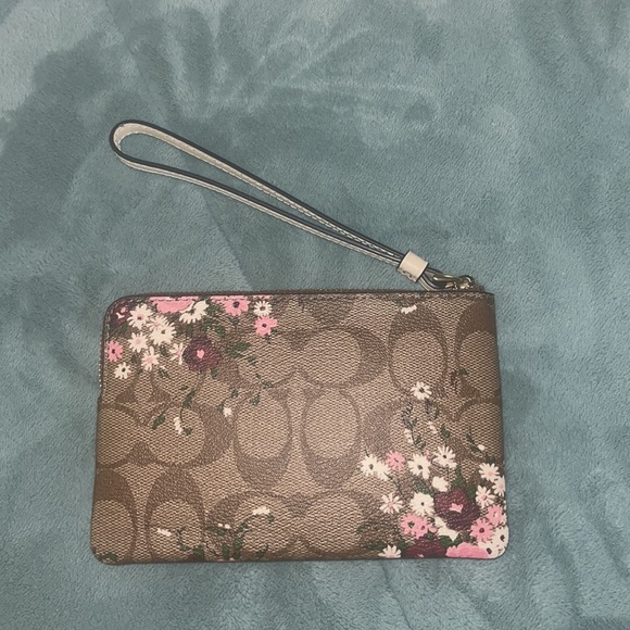 Coach spring wristlet - Picture 2 of 3